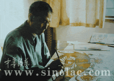 尚涂当代艺术空间一次重量级的展览——《南风——尚涂当代漆艺邀请展(2)》。这次我们有幸请来了来自福州的漆画界前辈:王和举、吴川、陈明光、陈思纯四位老师。他们分别代表了漆画界的老年、中年作者群。他们的艺术历程见证了中国漆画的发展和变革,是当代极具代表性和影响力的漆画家。他们几十年来,一直不间断的致力于漆画艺术语言的研究,致力于个人艺术风格的探索,几位老师无论是在美术界、漆画界的地位,还是作品的艺术魅力,都堪称重量级。